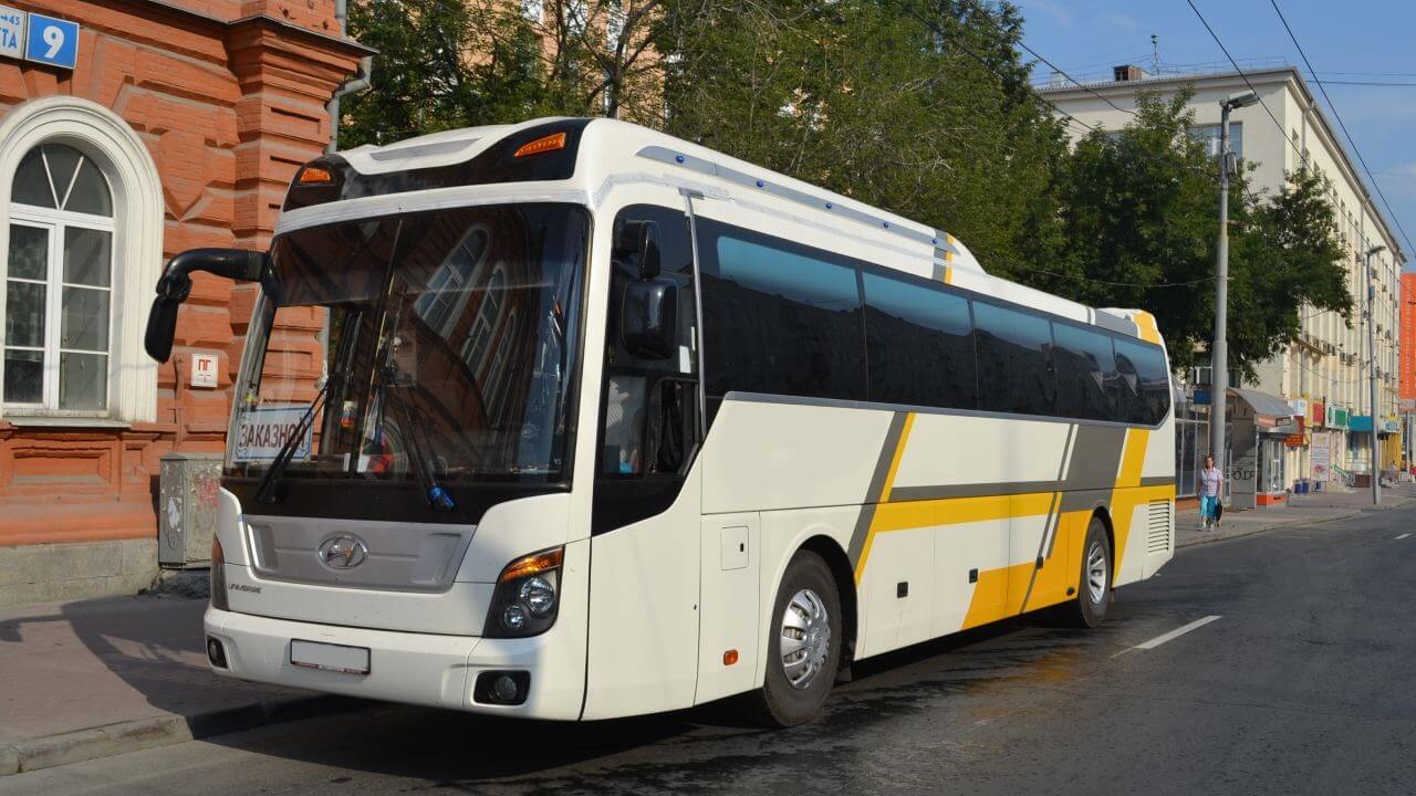 Автобус с водителем для детских перевозок - заказать в Ижевске -  ИжевскАвтобус